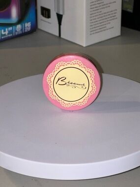 Bésame translucent powder, — Soft Pink Radiance